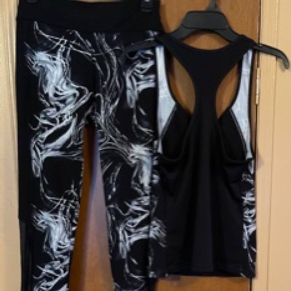 ***SOLD***NWOT, Yilaikeni Workout Gear - Picture 6 of 7